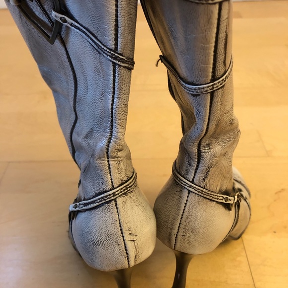 Heels - Picture 3 of 3